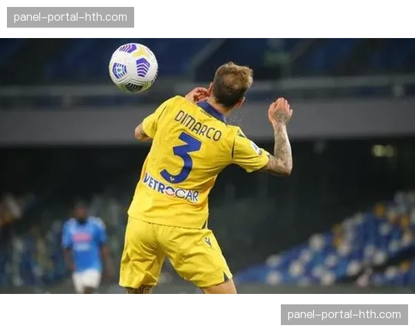 都灵后卫禁区内手球送点,VAR复核后维持原判 都灵后卫禁区内手球送点,VAR复核后维持原判